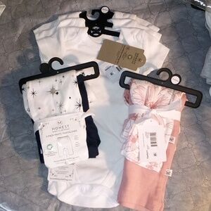 Baby Shower bundled for You Size NEWBORN Boy Girl Twins ?